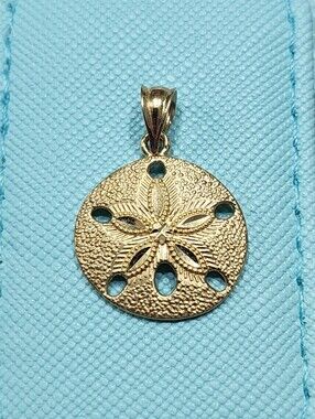 14k Gold Sand Dollar Pendant 1.50 Grams